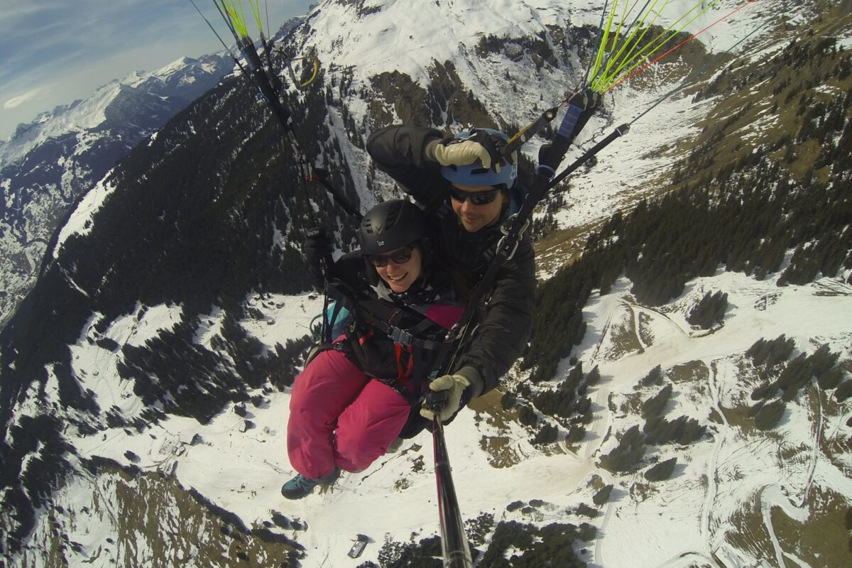 Airzone Tandemflug Selfie über Winterlandschaft