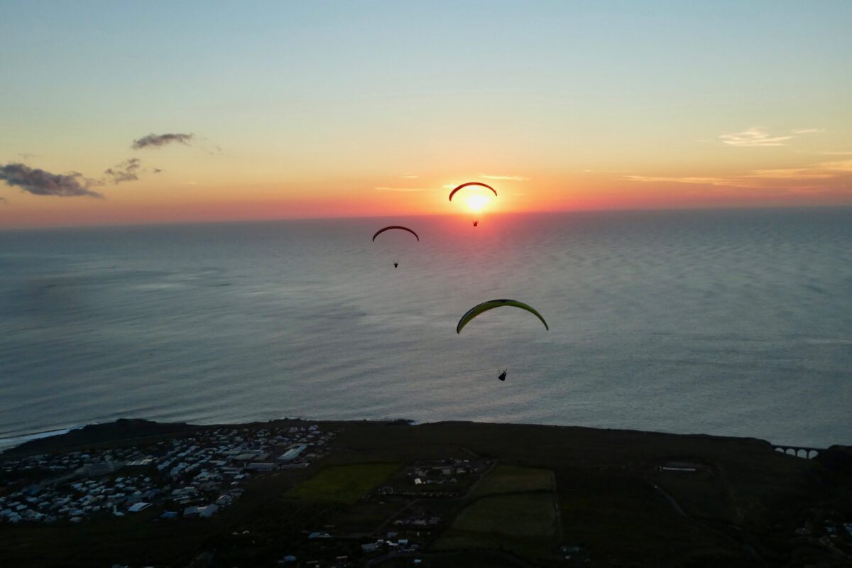 Gleitschirmreise La Reunion Flug in den Sonnenuntergang