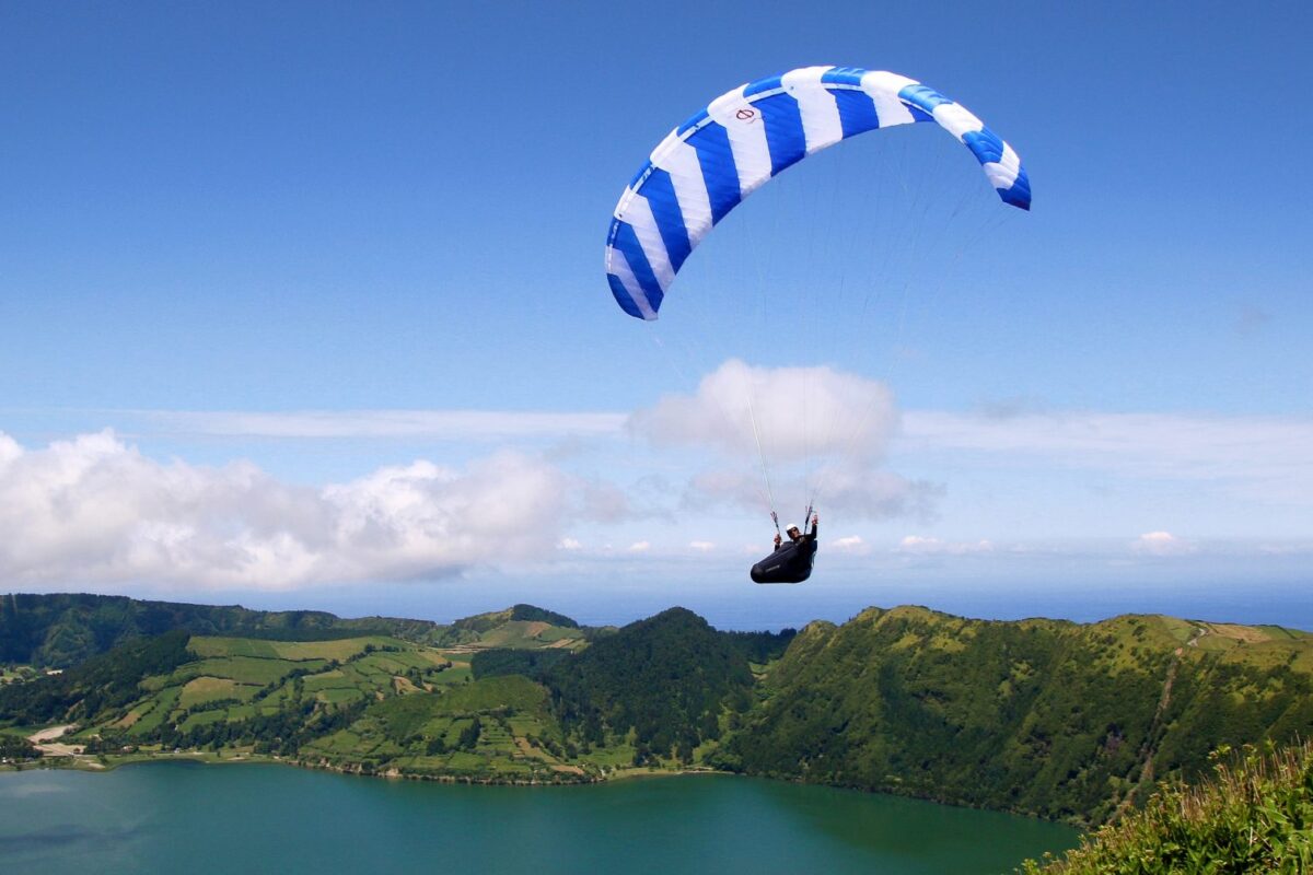 Phi Symphonia weiss blau im Flug auf den Azoren